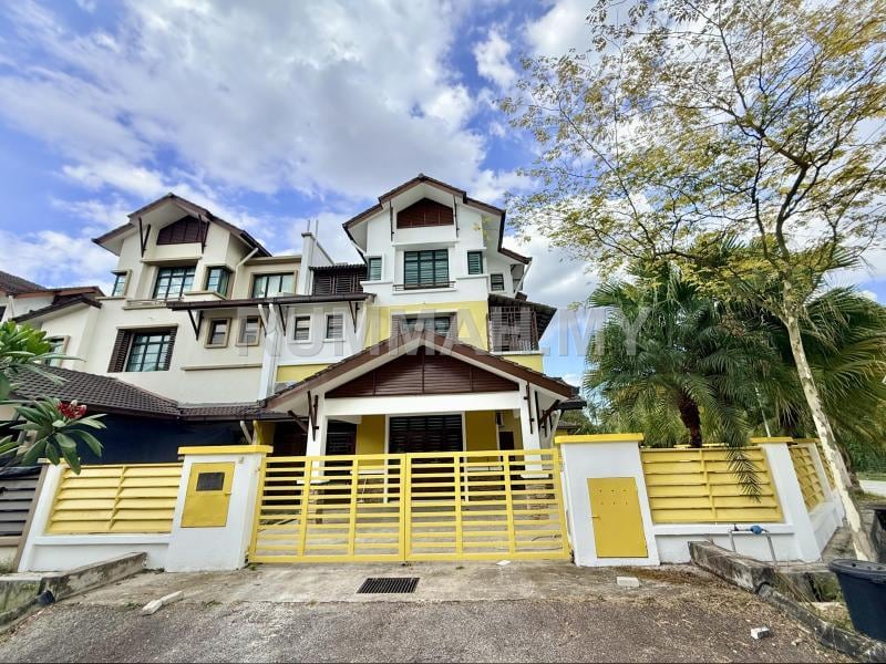 6-bedroom house in Seksyen 3 Bandar Baru Bangi, Selangor for sale - CORNER LOT LIMITED UNIT 2.5 Storey Semi-D @ Seksyen 3 Bandar Baru Bangi 🔥🔥