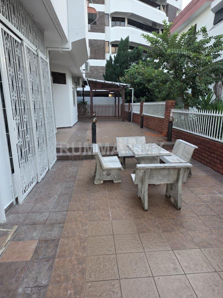 5-bedroom house in George Town, Penang for sale - Jalan Kelawai beside gurney paragon