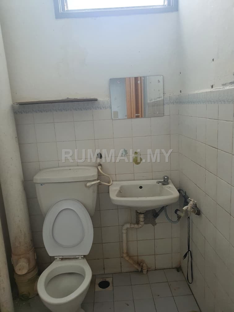 condo in Gelugor, Penang — photo 6