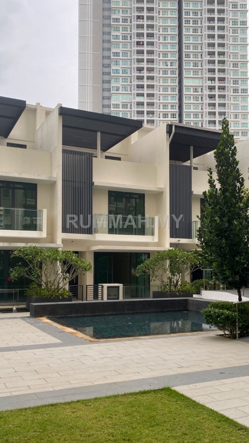 4-bedroom house in Relau, Penang for sale - Townhouse for Sale @ Iconic Skies, Relau | Freehold