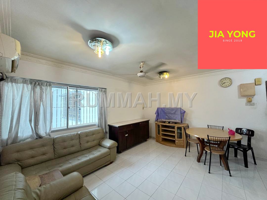 3-bedroom condo in Gelugor, Penang for sale - 2 Carparks Taman pekaka block 31B 850sf 