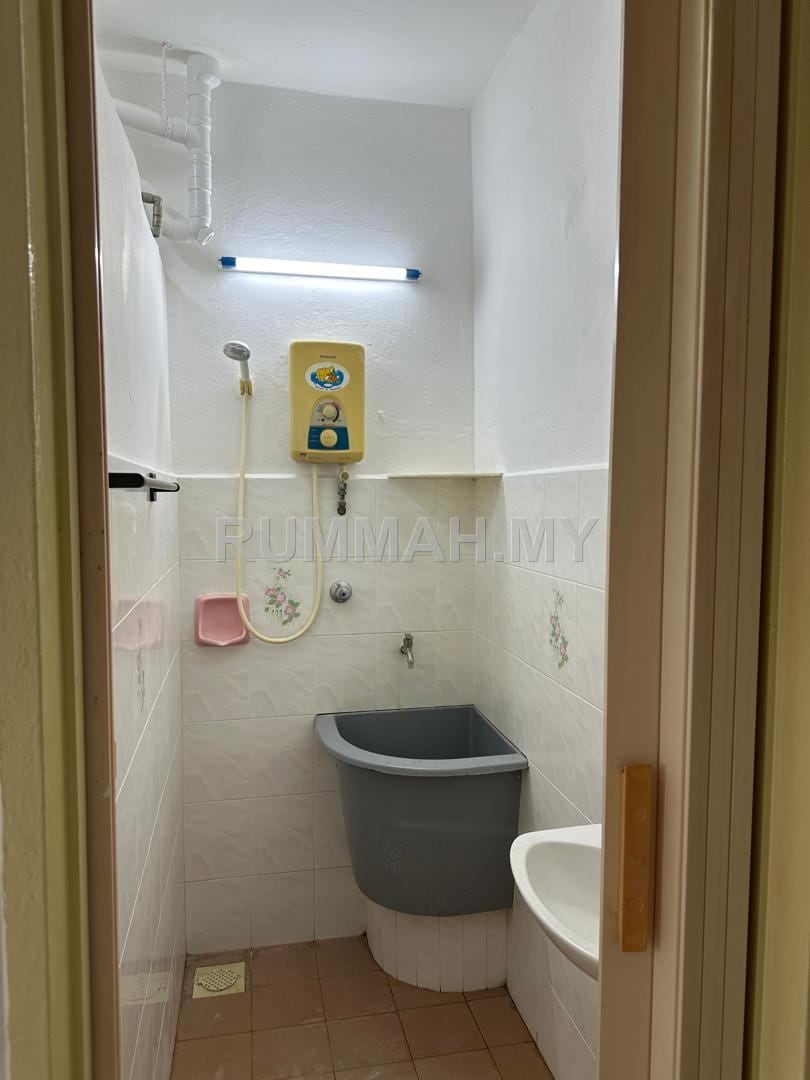 condo in Batu Lanchang, Penang — photo 7