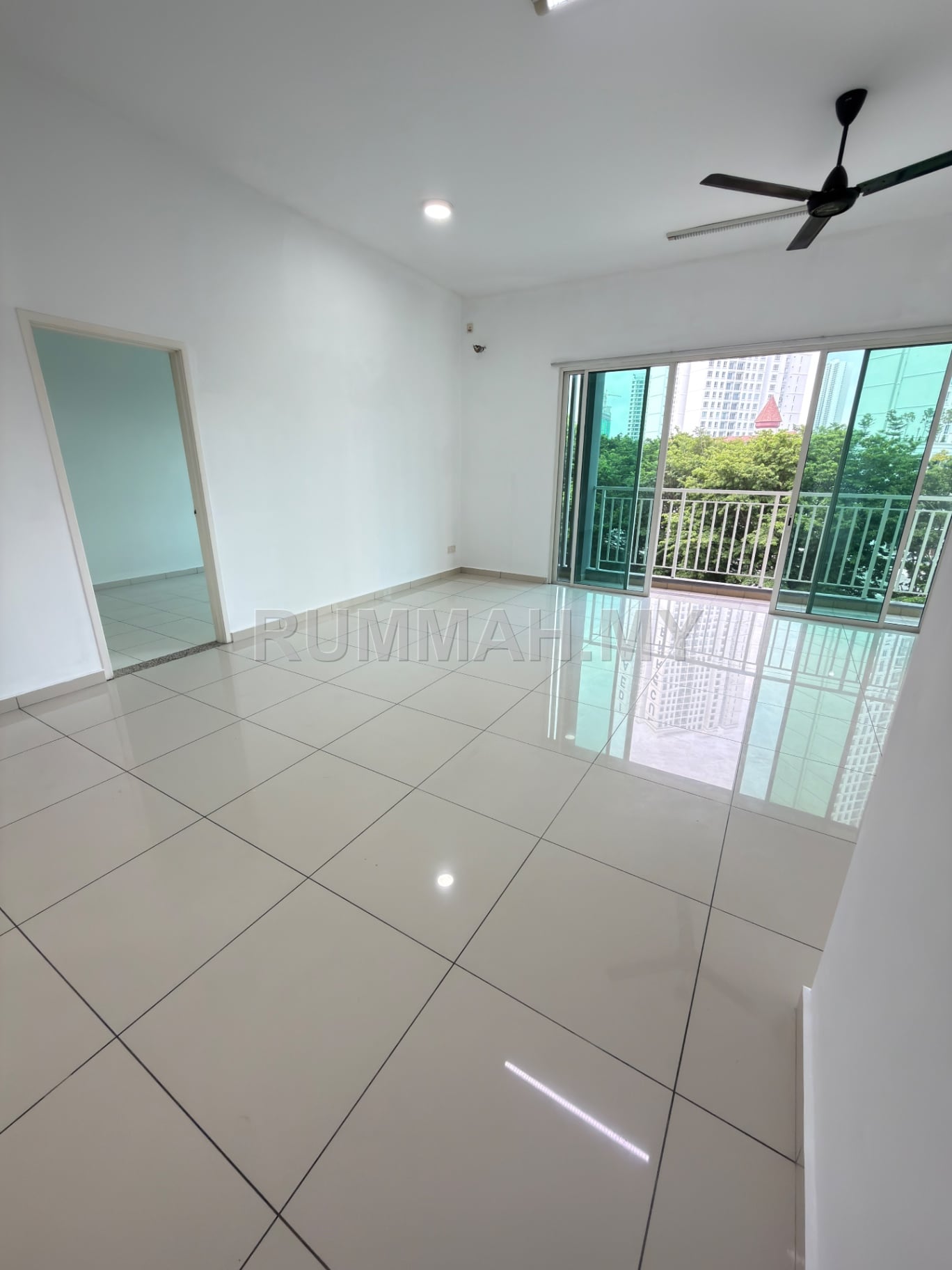 4-bedroom condo in Sungai Ara, Penang for sale - Car park ground floor Fiera Vista bayan lepas airport corner 