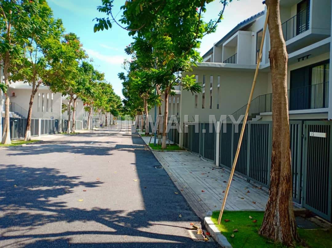 4-bedroom house in Batu Uban, Penang for sale - VILARIS COURTYARD HOMES @ BATU UBAN PENANG