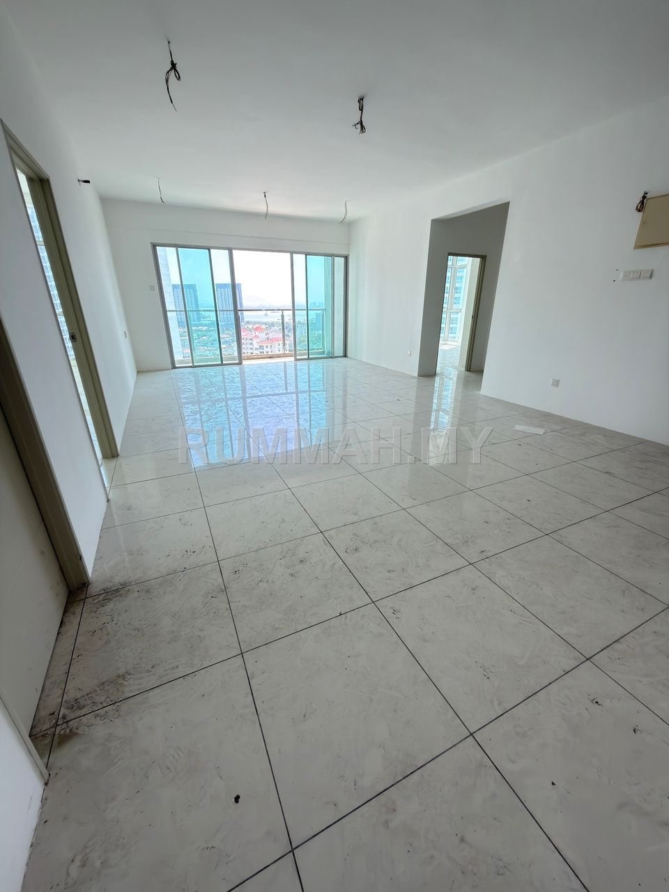 4-bedroom condo in Tanjung Bungah, Penang for sale - The Latitude Tanjung Tokong high floor 1500sf seaview
