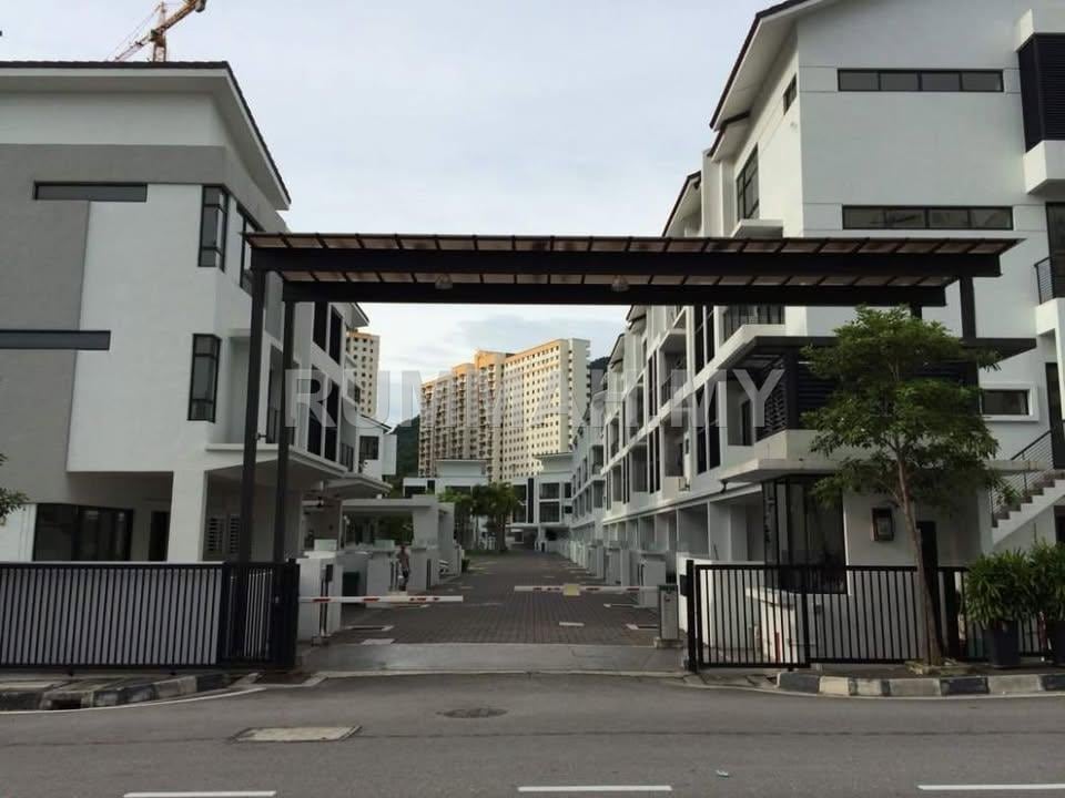 5-bedroom house in Bukit Jambul, Penang for sale - Vista Jambul 3 Storey Semi D