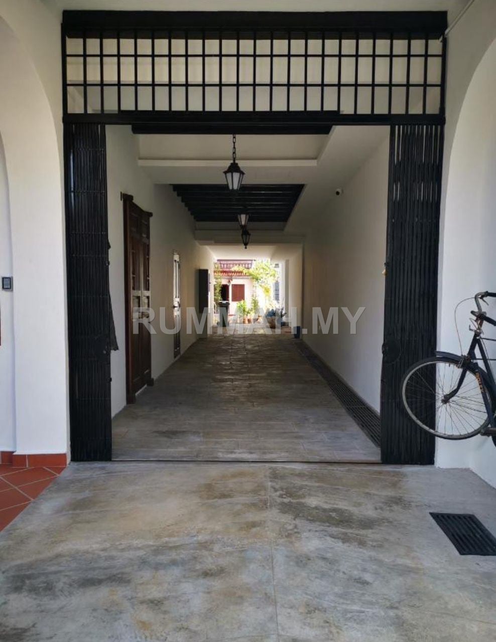 22-bedroom commercial in George Town, Penang for sale - Boutique Hotel (Lorong Pasar) just beside Guan Yin Teng only!