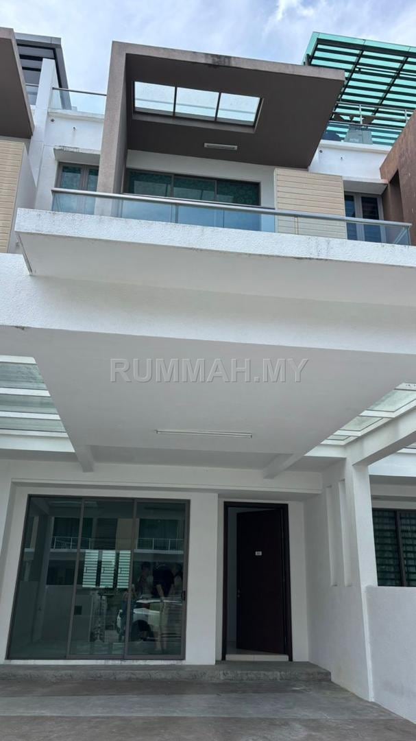 Raffles Residence 199 – 3 Storey Terrace House For Sale