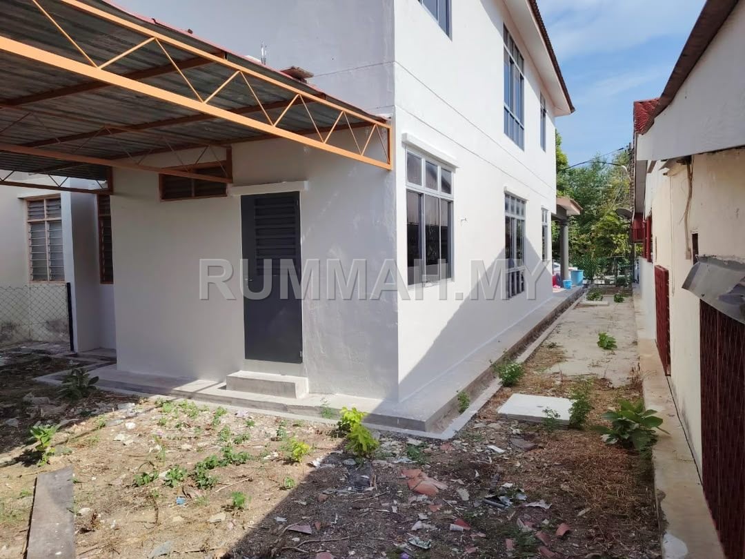 4-bedroom house in Nibong Tebal, Penang for sale -  Extra Land, Nibong Tebal Taman Tekukur Indah Double Storey Semi-D, No facing house