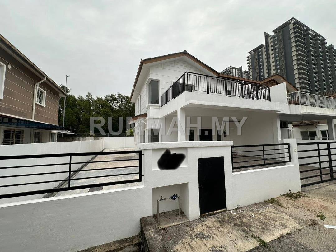 5-bedroom house in puchong, Selangor for sale - 2-Storey Semi-D @ Taman Desiran Bayu, Puchong
