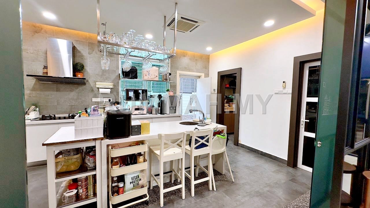house in Bukit Jambul, Penang — photo 2