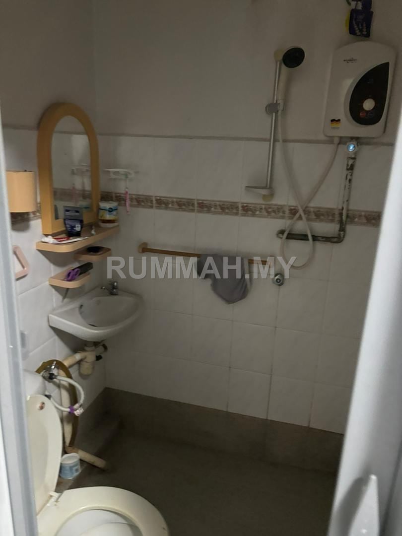 condo in Gelugor, Penang — photo 5