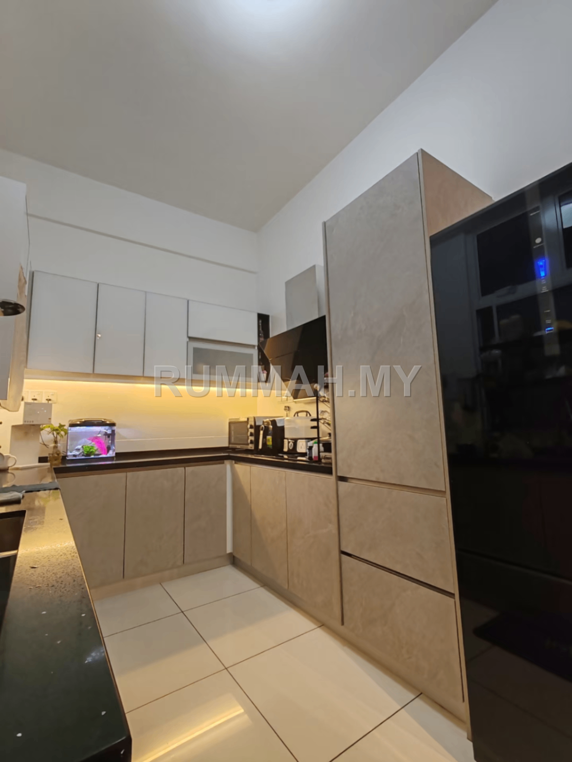condo in Unknown, Unknown — photo 4