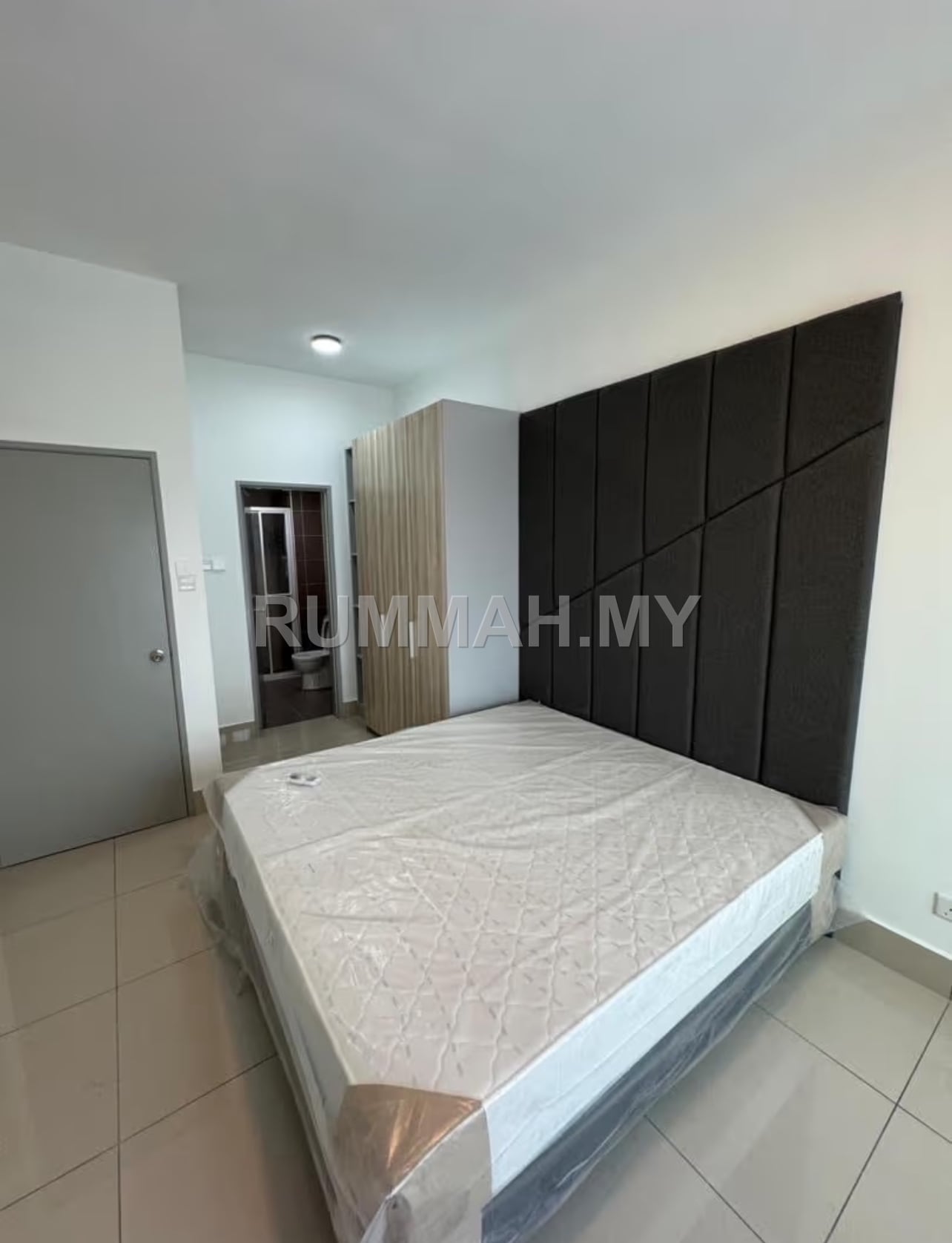 condo in Teluk Kumbar, Penang — photo 5