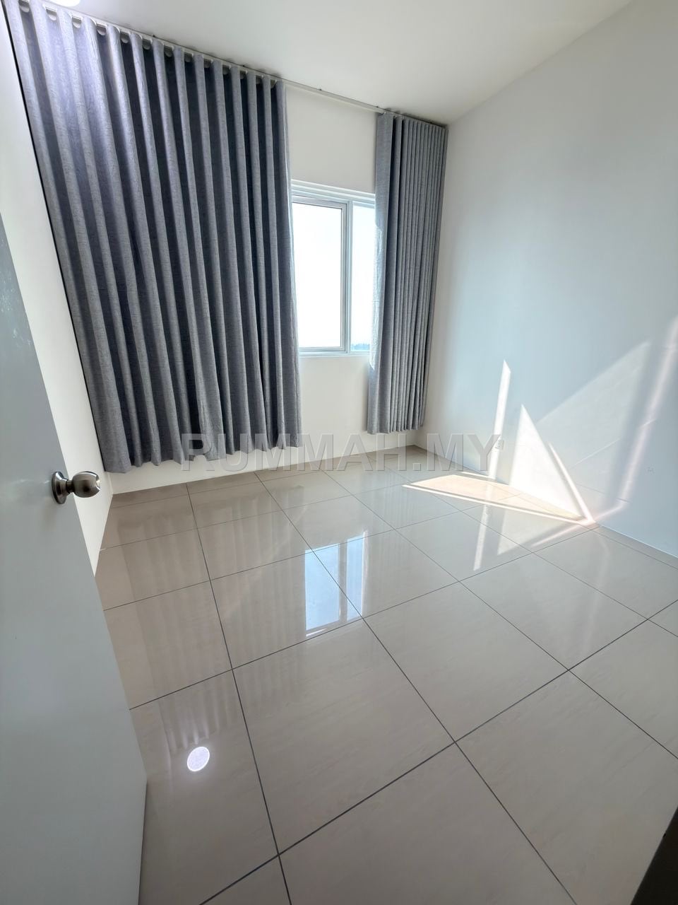 3-bedroom condo in Batu Uban, Penang for sale - The Zen batu uban seaview high floor Basic fitting 