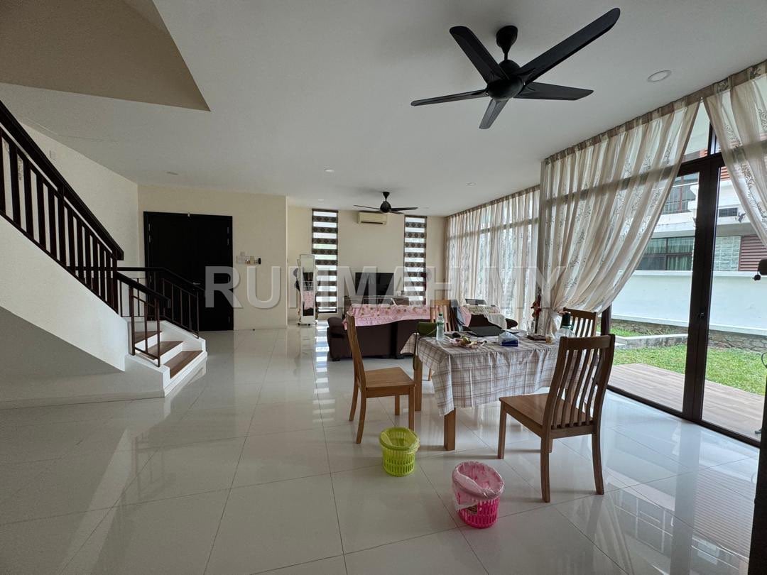 6-bedroom house in Batu Ferringhi, Penang for sale - 3-Storey House for Sale @ Tropika Ferringhi Residensi, Batu Ferringhi | Renovated