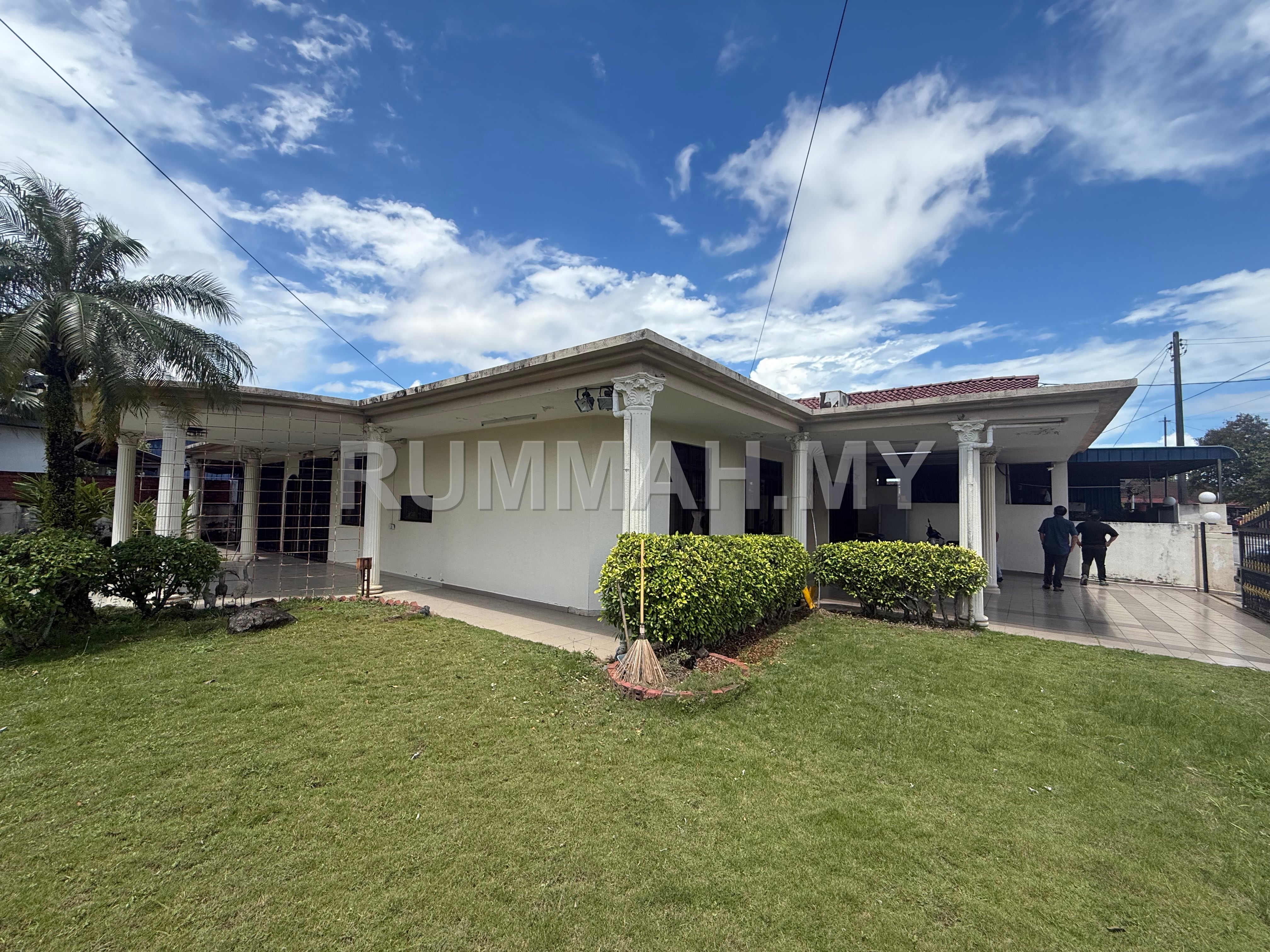4-bedroom house in Bukit Minyak, Penang for sale - Taman Sentul Jaya 1-Storey Semi-D 8686sf Partially Reno Bukit Minyak 