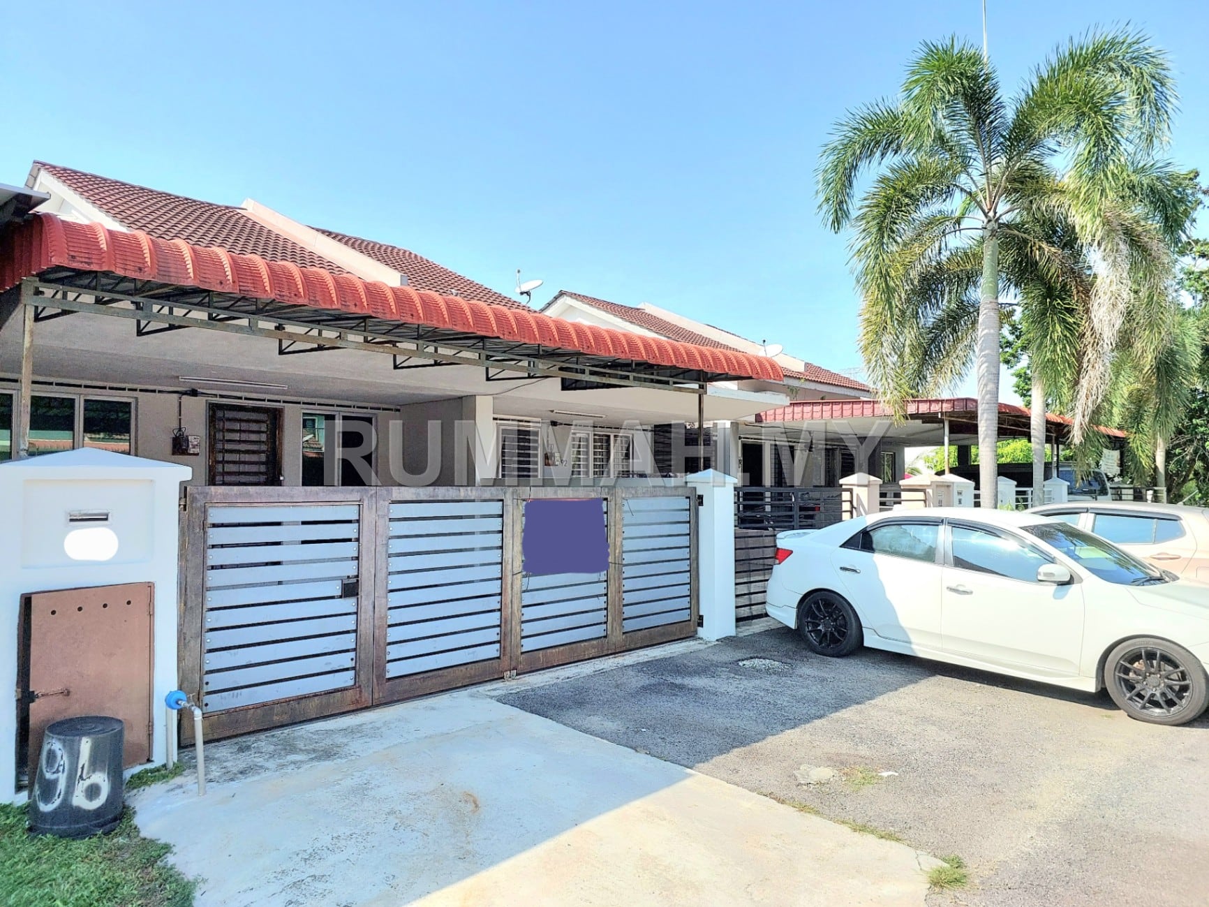 4-bedroom house in Dengkil, Selangor for sale - (Full Loan + Full Renovated) Rumah Teres Dengkil Kota Warisan
