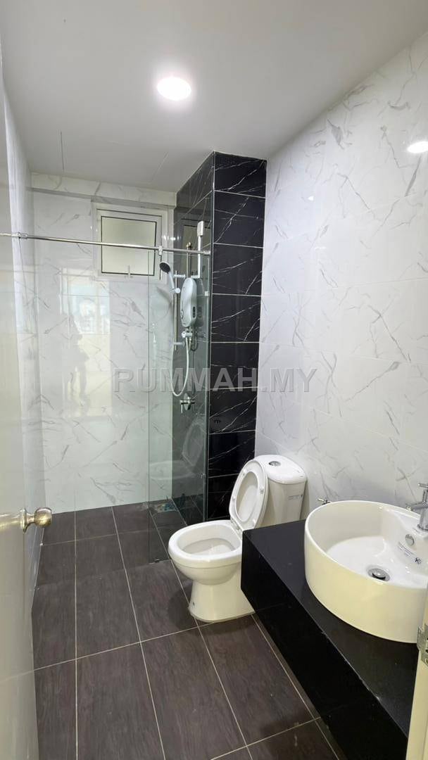 condo in Gelugor, Penang — photo 6
