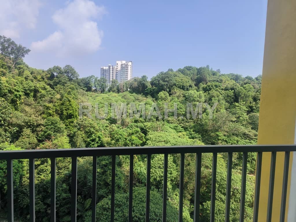 Tri Pinnacle Condo High Floor 800sf 2CP Basic Reno Tanjong Tokong