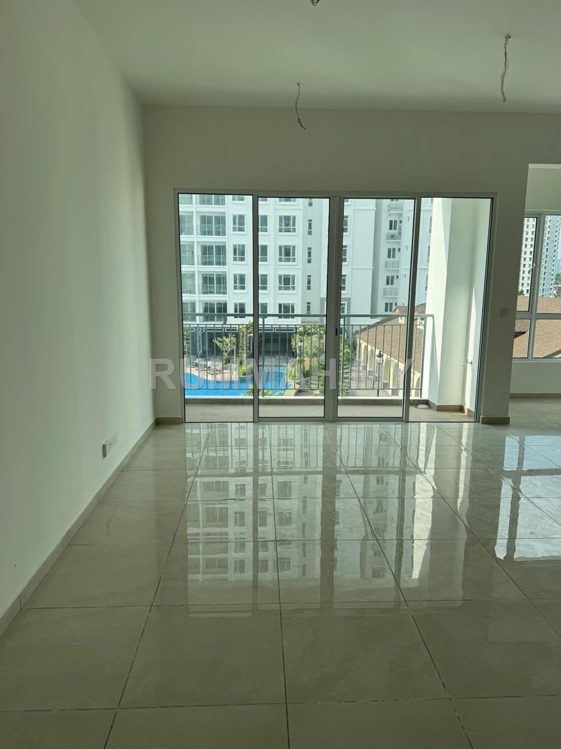 3-bedroom condo in Bayan Lepas, Penang for sale - Lucerne Residences @ Bayan Lepas, 1100sft,Pool View