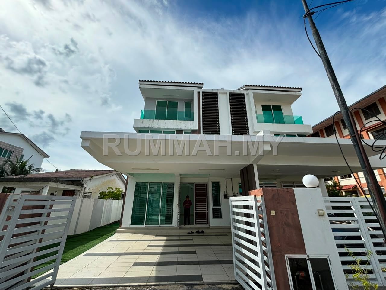 5-bedroom house in Jelutong, Penang for rent - Stunning 5 Bedroom Rental 3-Storey Terraced House Available For Rent
