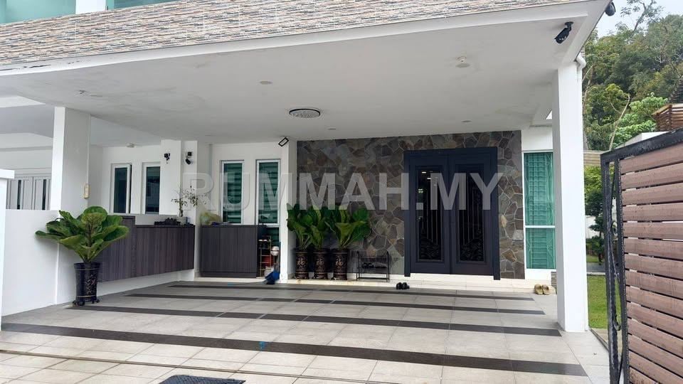 house in Bukit Jambul, Penang — photo 2