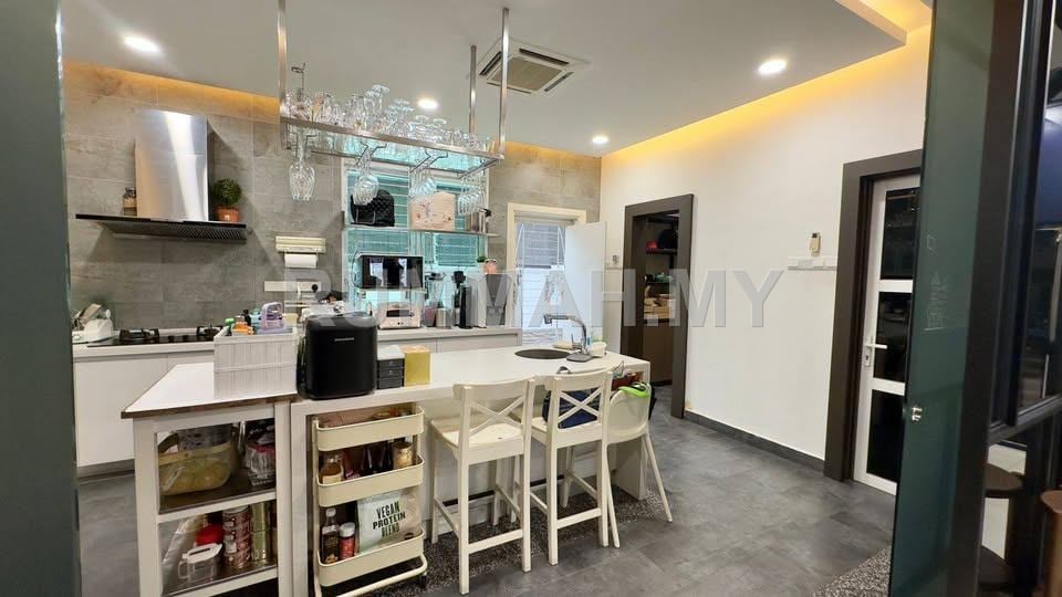 house in Bukit Jambul, Penang — photo 3