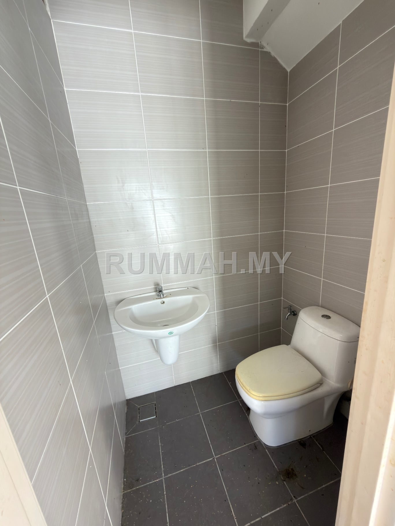 house in Bukit Jambul, Penang — photo 2
