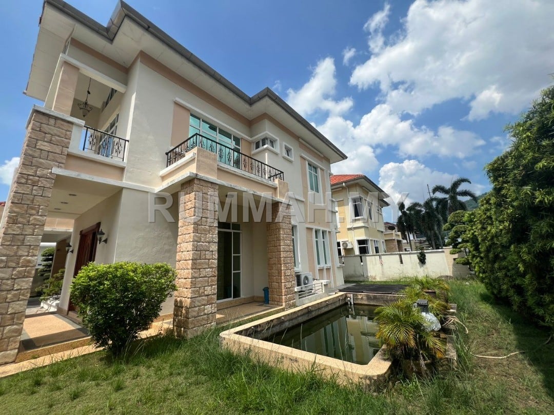 4-bedroom house in Gelugor, Penang for sale - Lintang Minden, Gelugor Bungalow Corner