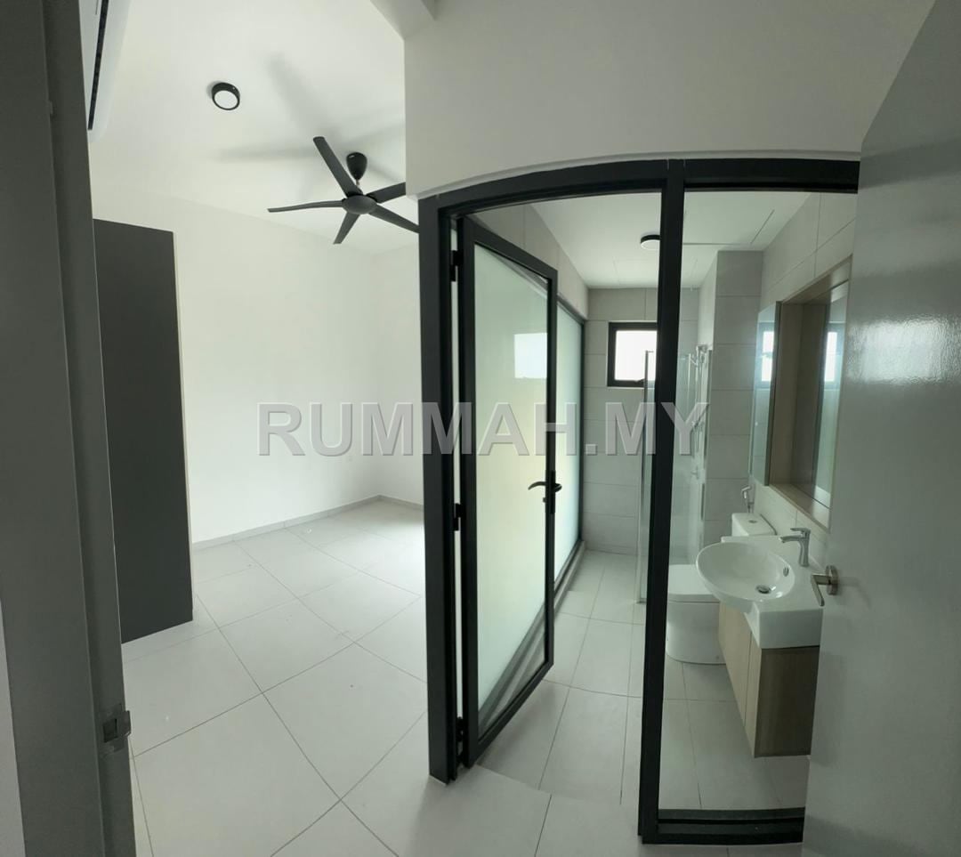 3-bedroom condo in Batu Kawan, Penang for sale - Amazingly Cheap Unit At Batu Kawan For Sale Now!!