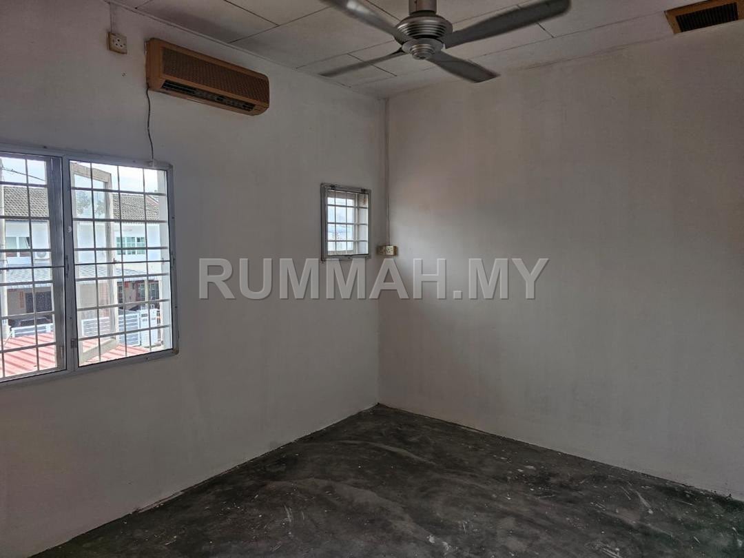 house in Parit Buntar, Perak — photo 2