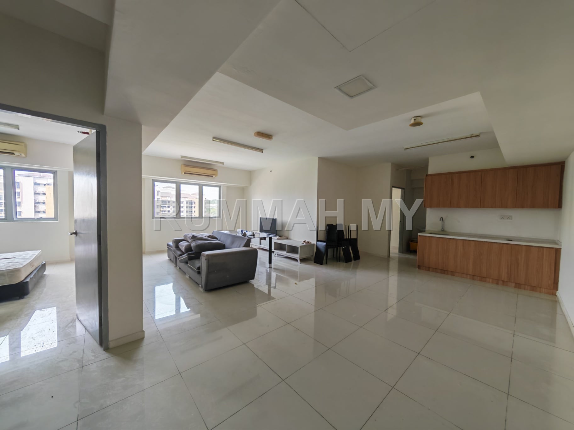 2-bedroom condo in Cyberjaya, Selangor for rent - Newly repainted 2 bedrooms SOFO in Paragon @ Pan'gaea, Cyberjaya
