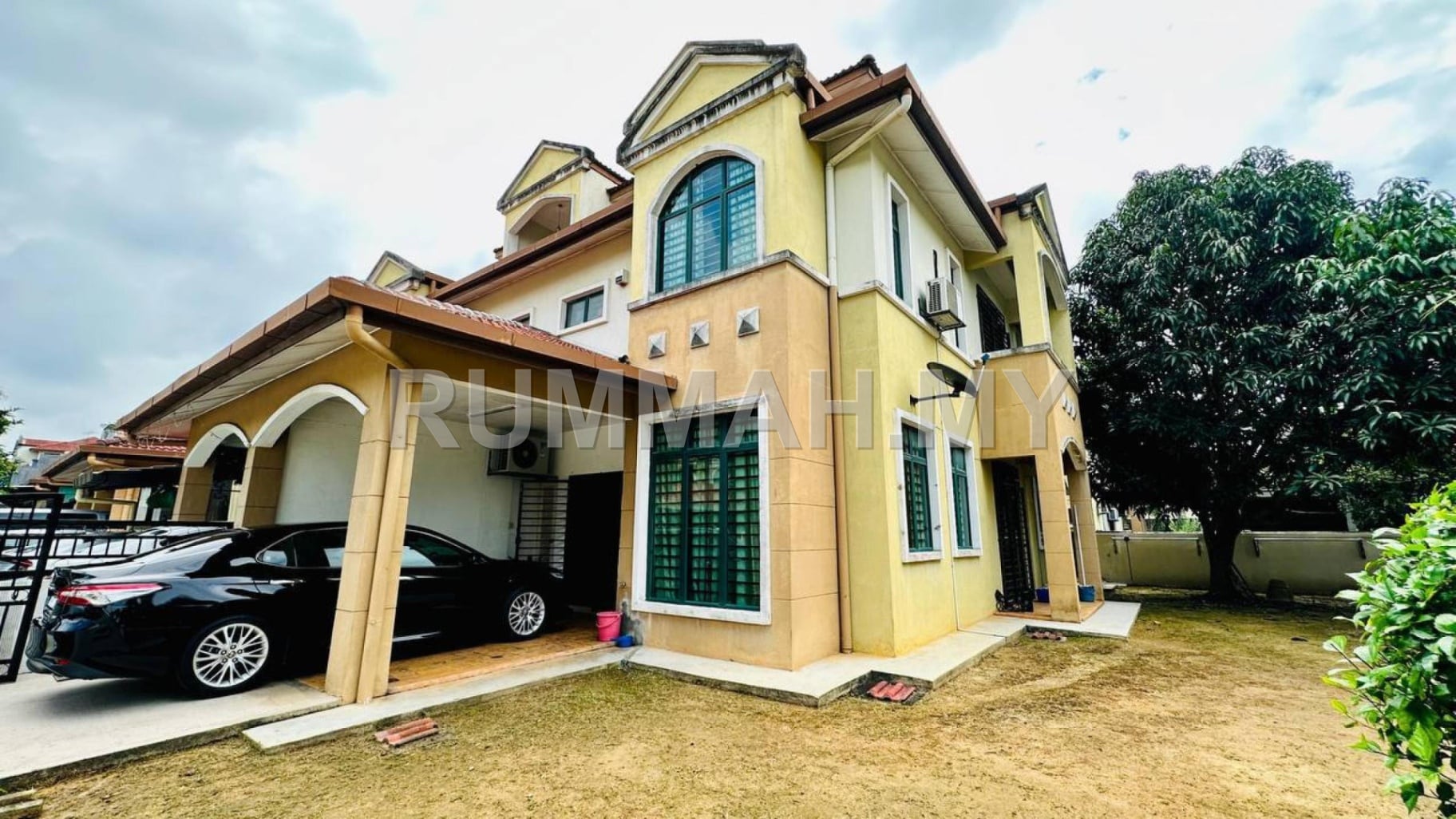 4-bedroom house in Kota Warisan, Selangor for sale - Renovated & extended 2.5 storey cornet lot terrace with big extra land @ Taman Warisan Indah
