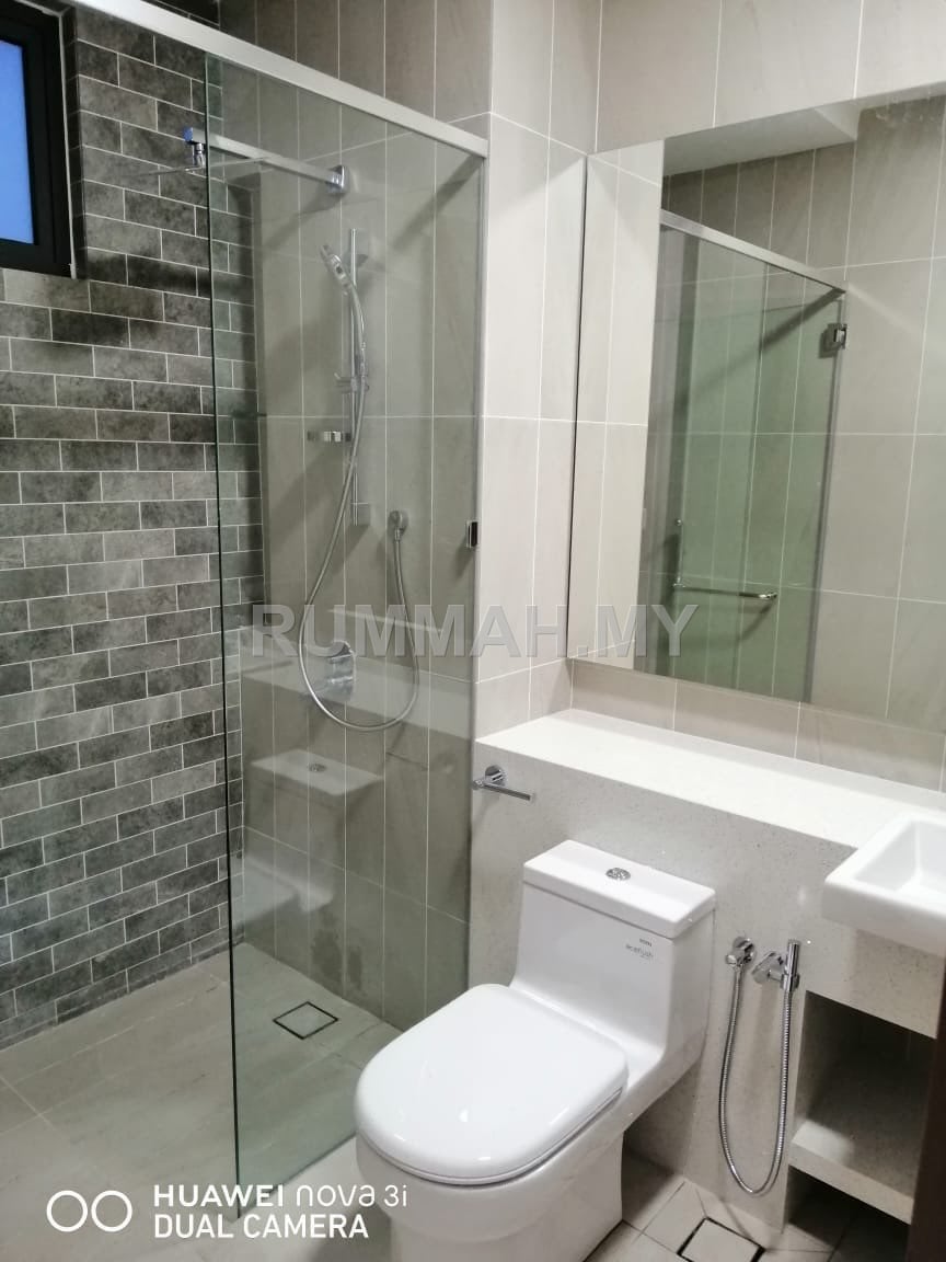 2-bedroom condo in Bayan Lepas, Penang for rent - Queens Condo for Rent @ null, null | Partially Renovated