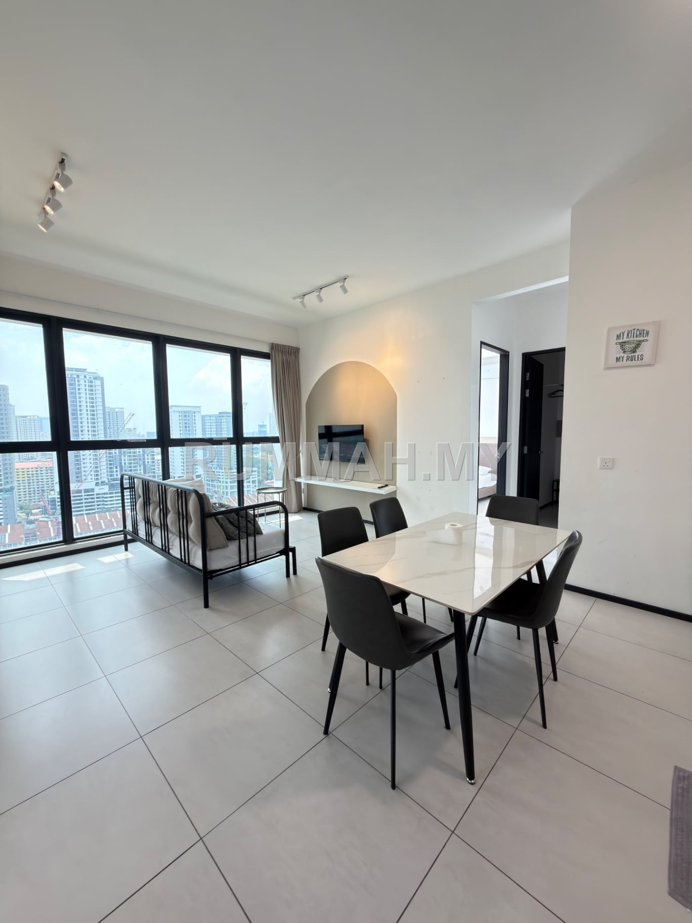3-bedroom condo in Jelutong, Penang for sale - Strata title on hand Urban Suites Jelutong 753sf Block B renovated direct move in 