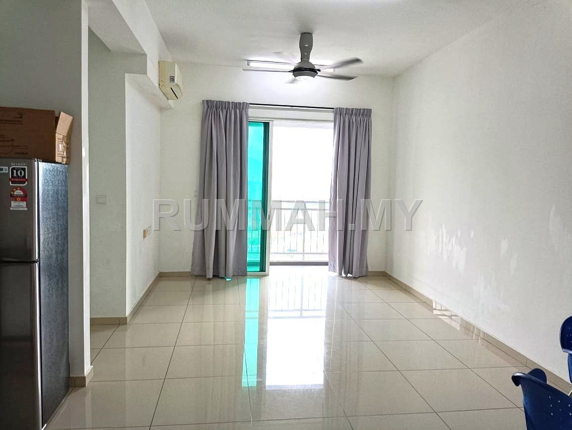 3-bedroom condo in Bayan Lepas, Penang for rent - Solaria Residences/Bayan Lepas/1115 Sqft/Partial Furnished/2 Car Parks