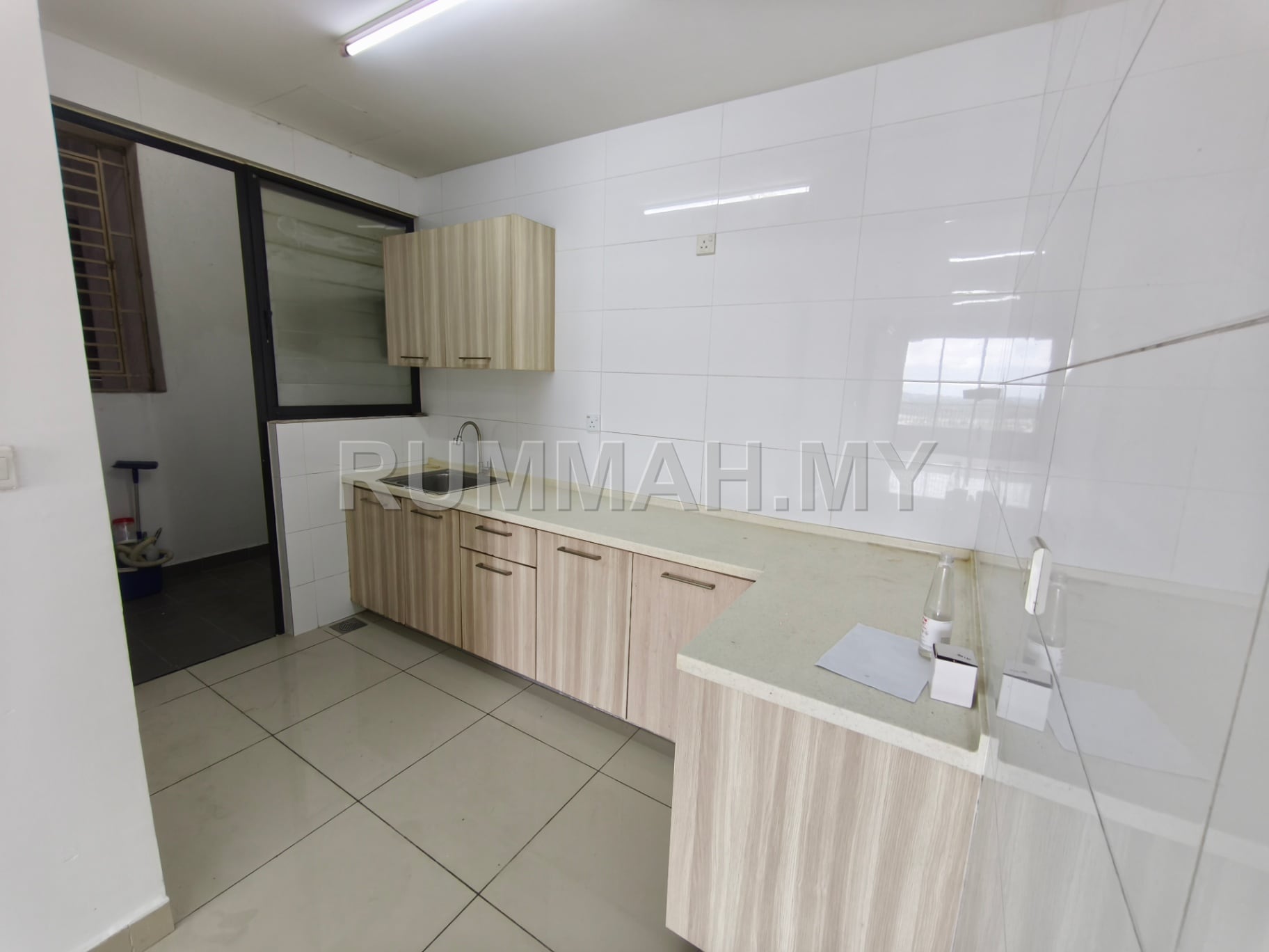 condo in Taman Mas Puchong, Selangor — photo 3