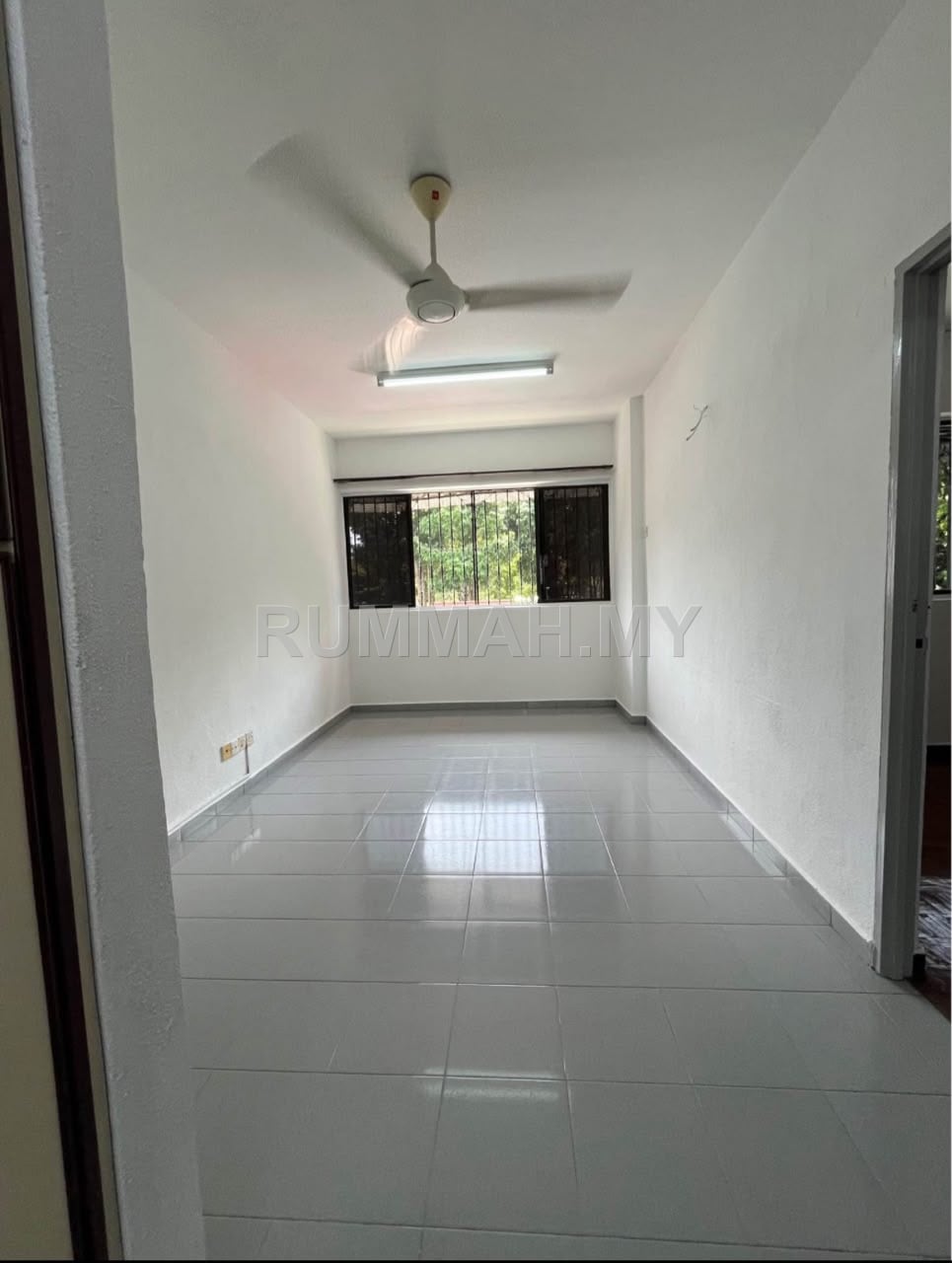 2-bedroom condo in Sungai Ara, Penang for sale - Taman Relau Jaya Flat Corner Low Floor 550sf Partially Renovated Sungai Ara