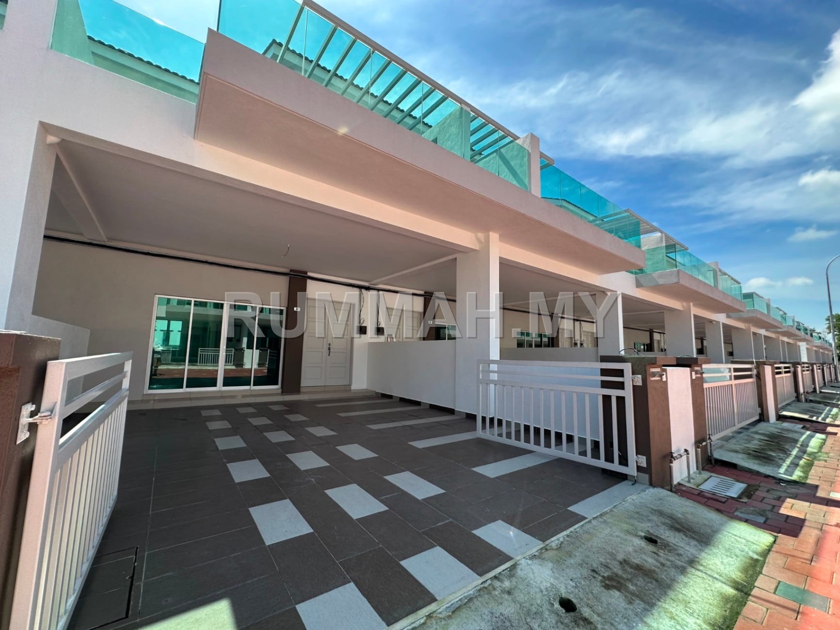 4-bedroom house in Bukit Tambun, Penang for sale - Tambun Royal Heights Simpang Ampat Freehold 2-Storey Terrace House For Sale RM630K 新邦安拔 Tambun Royal Heights 永久地契双层保安排屋出售 RM63万