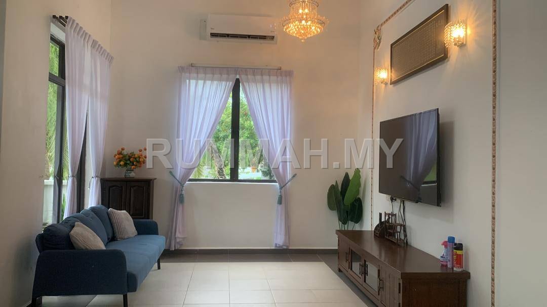 3-bedroom house in Batu Ferringhi, Penang for sale - 2.5 Storey Bungalow @ Ferringhi Villa, Batu Ferringhi For Sale