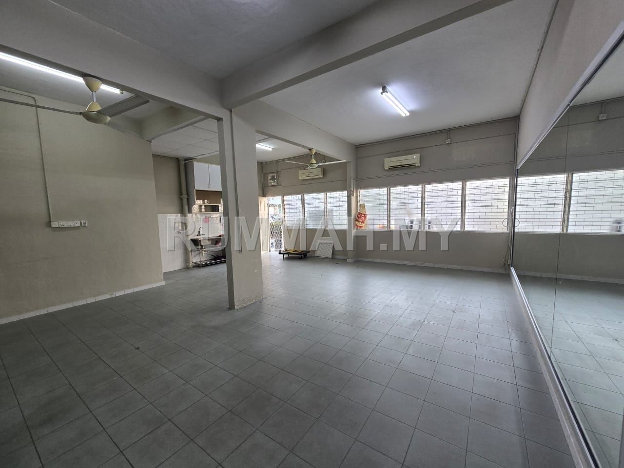commercial in Lip sin Ground floor shop, Penang — photo 3