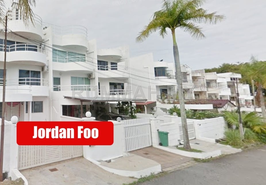 4-bedroom house in Batu Ferringhi, Penang for sale - 3 Storey Terrace Changkat Ria Batu Ferringhi Tanjung Bungah Best Buy
