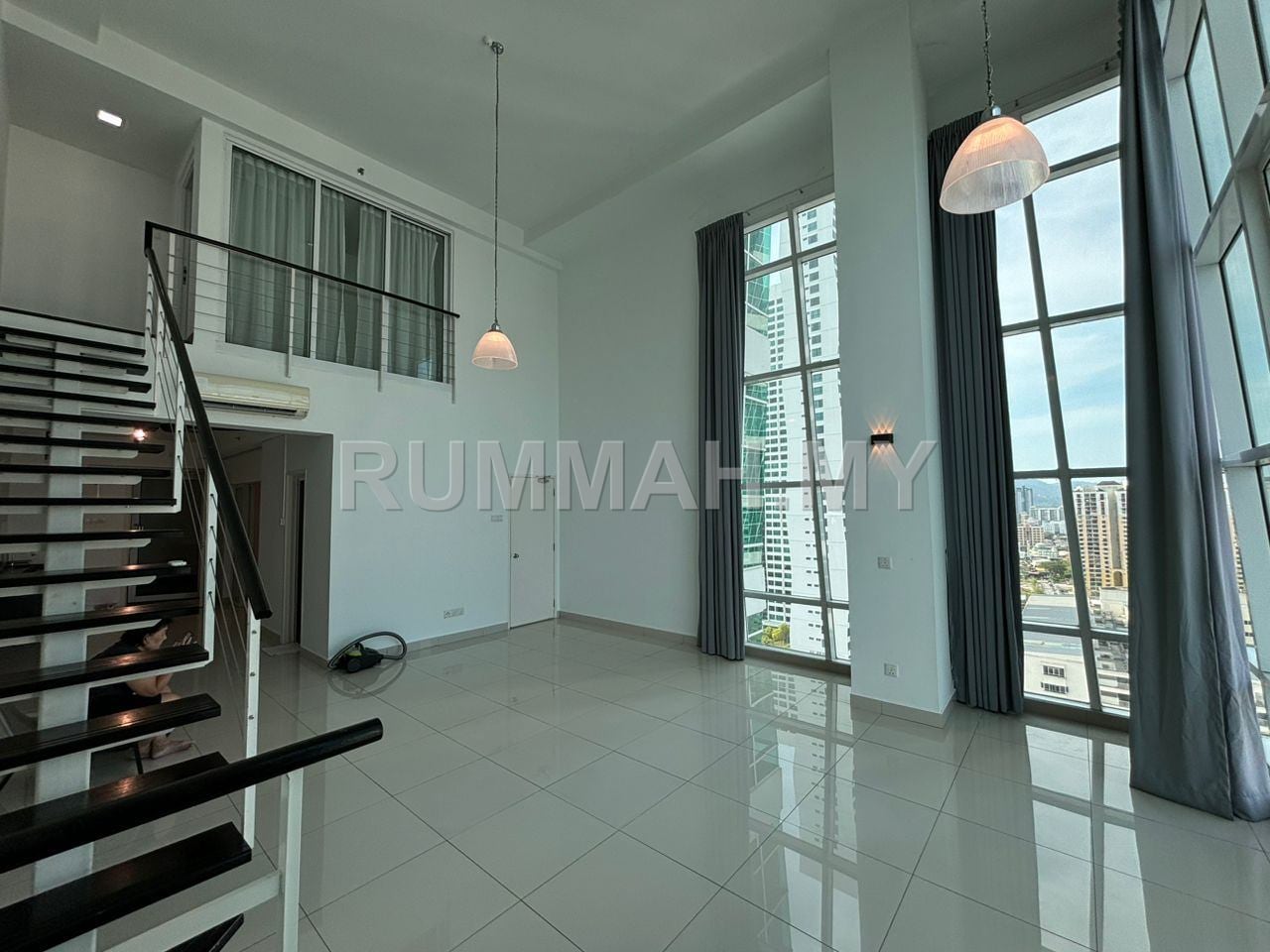 2-bedroom condo in Jelutong, Penang for rent - Maritime Suites High Floor Duplex Partially Furnished For Rent !! 