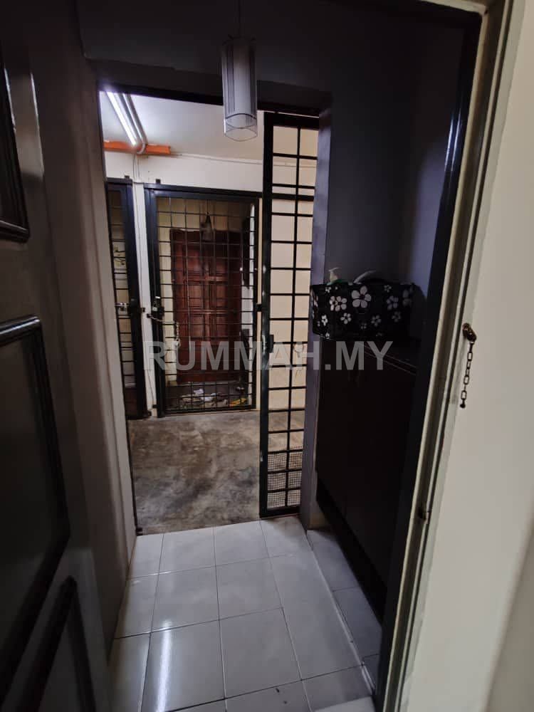 condo in Batu Caves, Selangor — photo 3