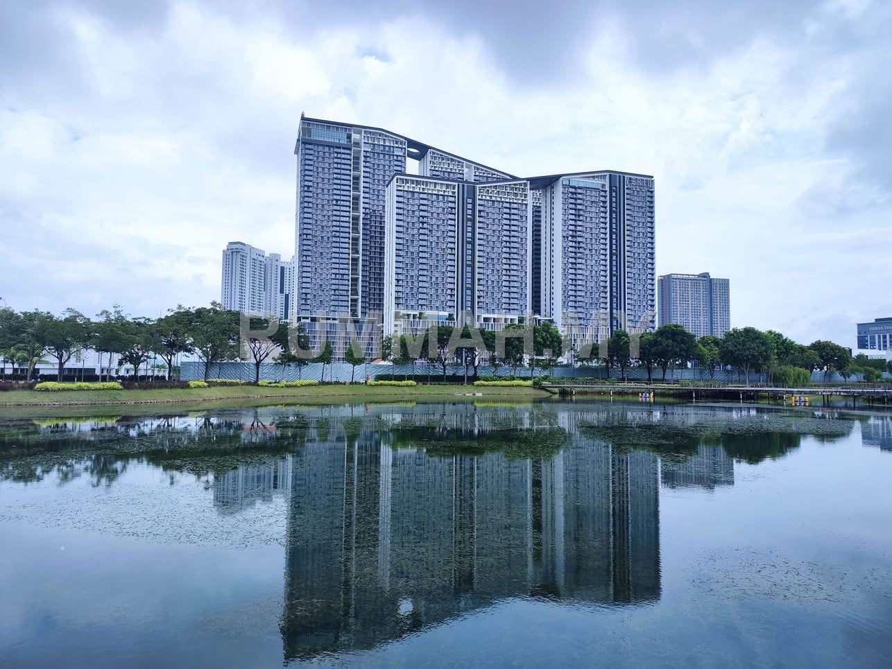 4-bedroom condo in Batu Kawan, Penang for sale - Vertu Resort High Floor 1180sf 2CP Basic Renovated Batu Kawan