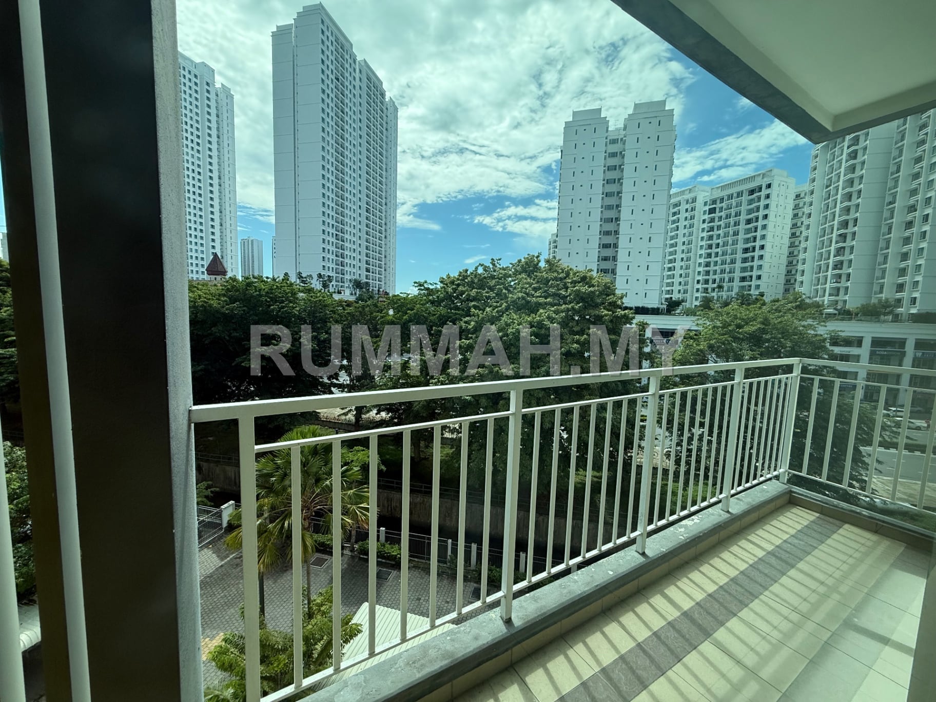 4-bedroom condo in Sungai Ara, Penang for sale - Block 3 Fiera Vista Condo Low Floor  1400sf 2CP Bare Unit Bayan Lepas 