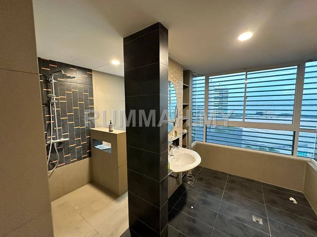 condo in Gelugor, Penang — photo 4