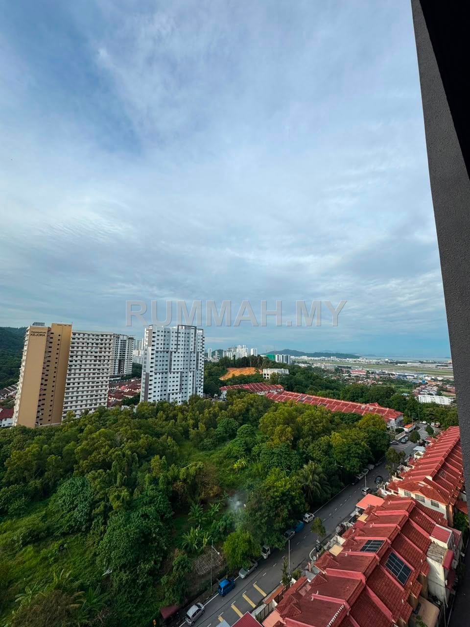 condo in Teluk Kumbar, Penang — photo 5