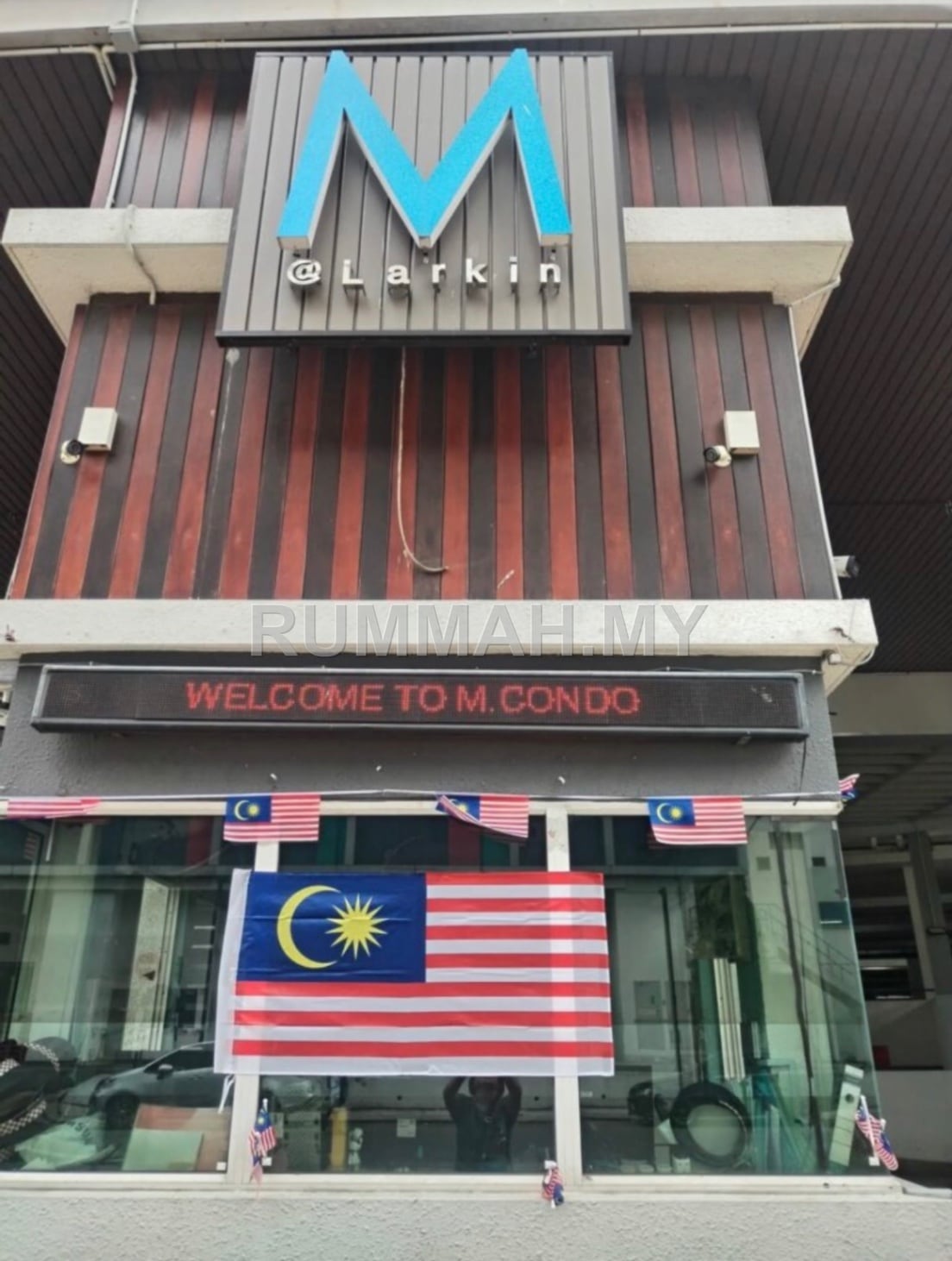 condo in M Condominium Larkin, Johor — photo 5